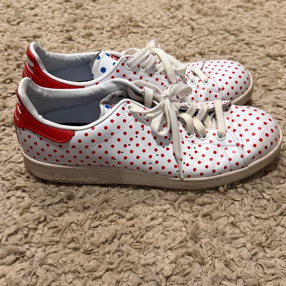 ADIDAS ORIGINALS X PHARRELL WILLIAMS STAN SMITH "WHITE POLKA DOT"